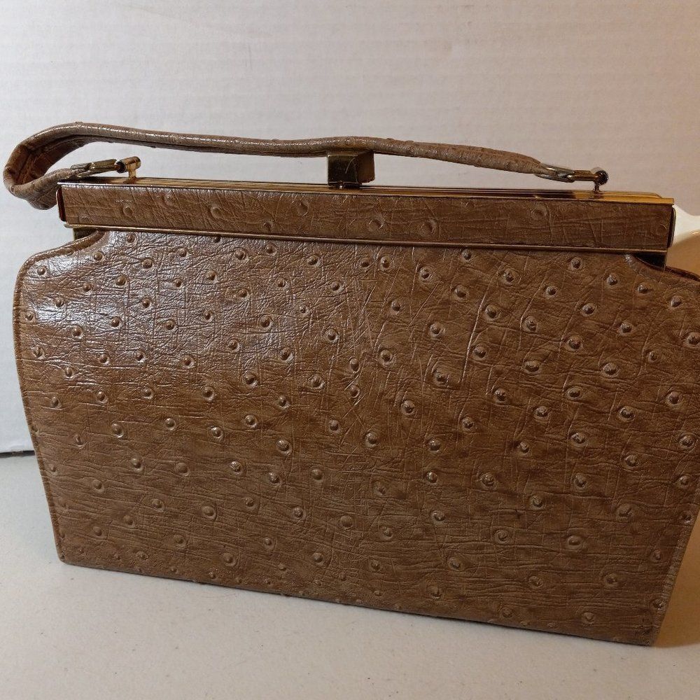 Vintage  Ostrich faux leather Jaw Clasp bag Cottagecore Granny Chic Grandmacore